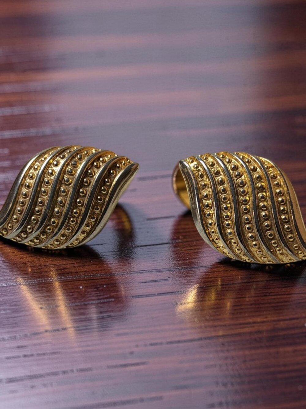 Vintage Napier signed gold tone flame shaped screw back clip on earrings